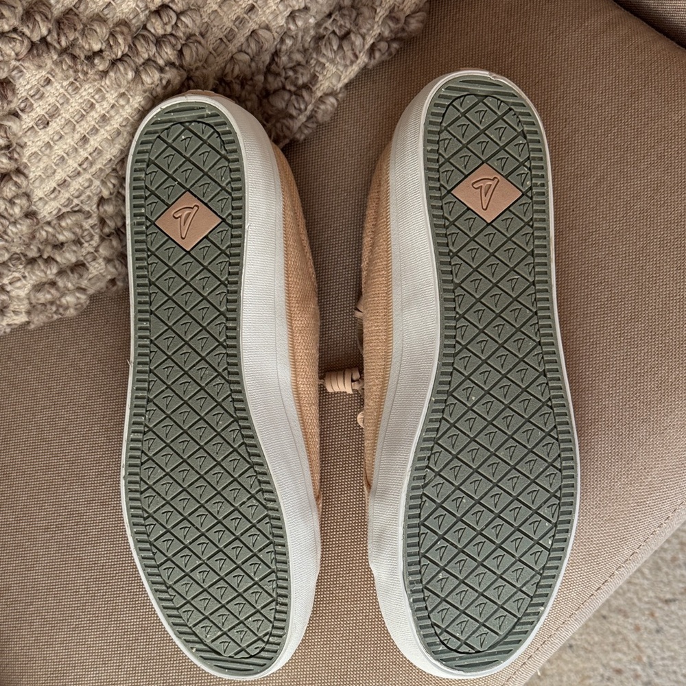 Sperry Women's Beige Canvas Sneakers - Picture 6 of 8